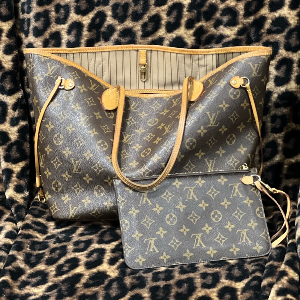 Louis Vuitton Monogram Neverfull MM with matching Clutch